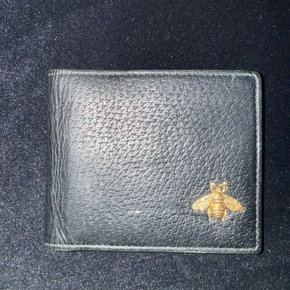 Brand new men’s Gucci Black Leather Wallet with Gold Bee Accent comes with box
